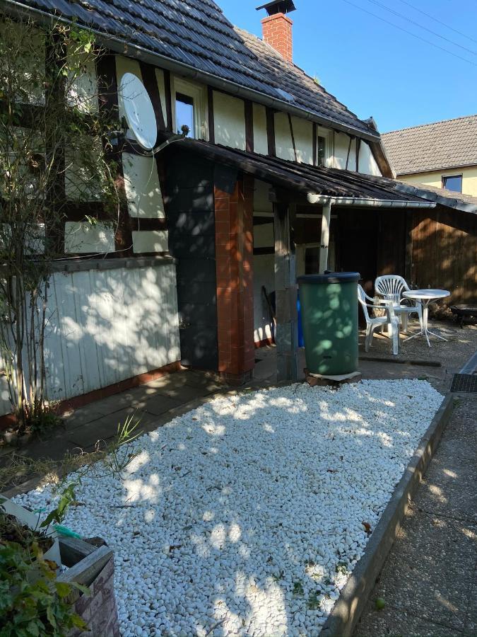 Villa 300 Jahre Altes Renoviertes Fachwerkhaus Peterslahr Esterno foto
