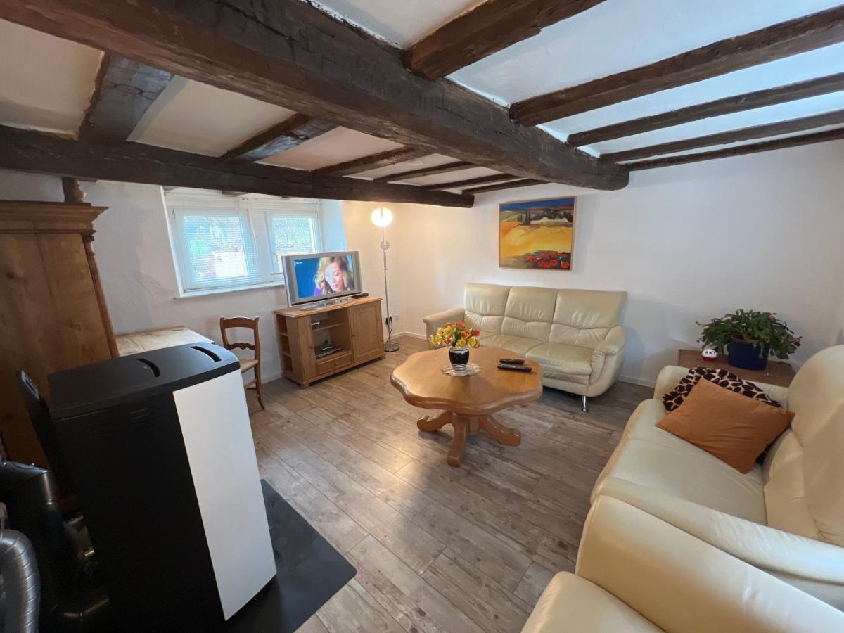 Villa 300 Jahre Altes Renoviertes Fachwerkhaus Peterslahr Esterno foto