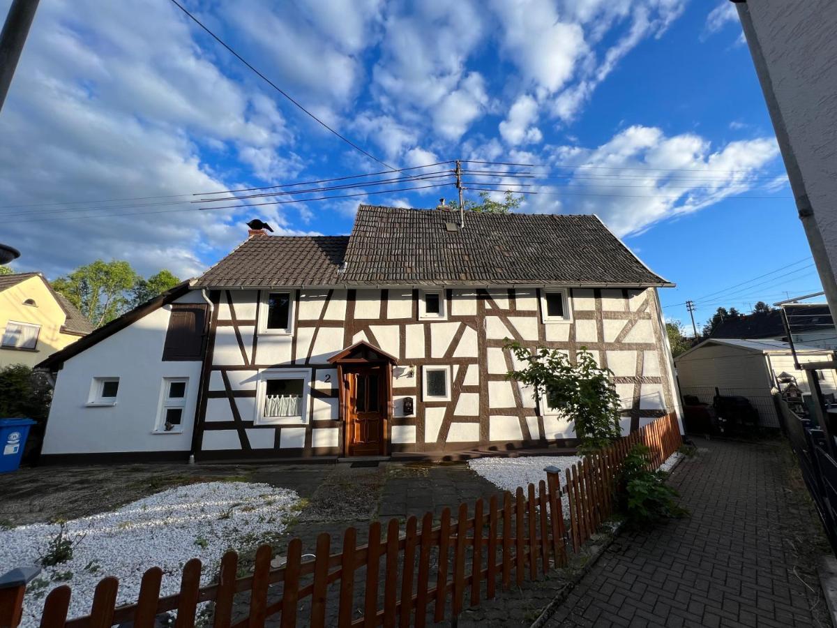 Villa 300 Jahre Altes Renoviertes Fachwerkhaus Peterslahr Esterno foto