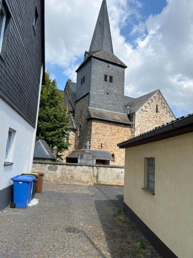 Villa 300 Jahre Altes Renoviertes Fachwerkhaus Peterslahr Esterno foto